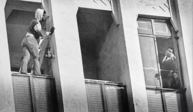 Muhammad Ali talks down a man trying to commit suicide.